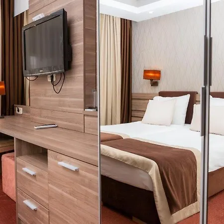 Hotel Danubia Park 3*