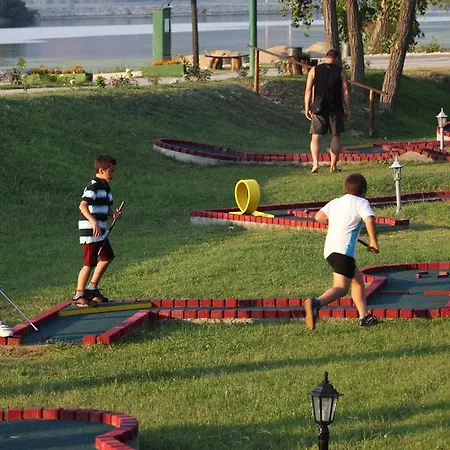 Danubia Park 3* Veliko Gradište